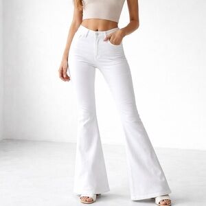 MOTHER Flare Jeans The Curfew in Sleeping Beauty White